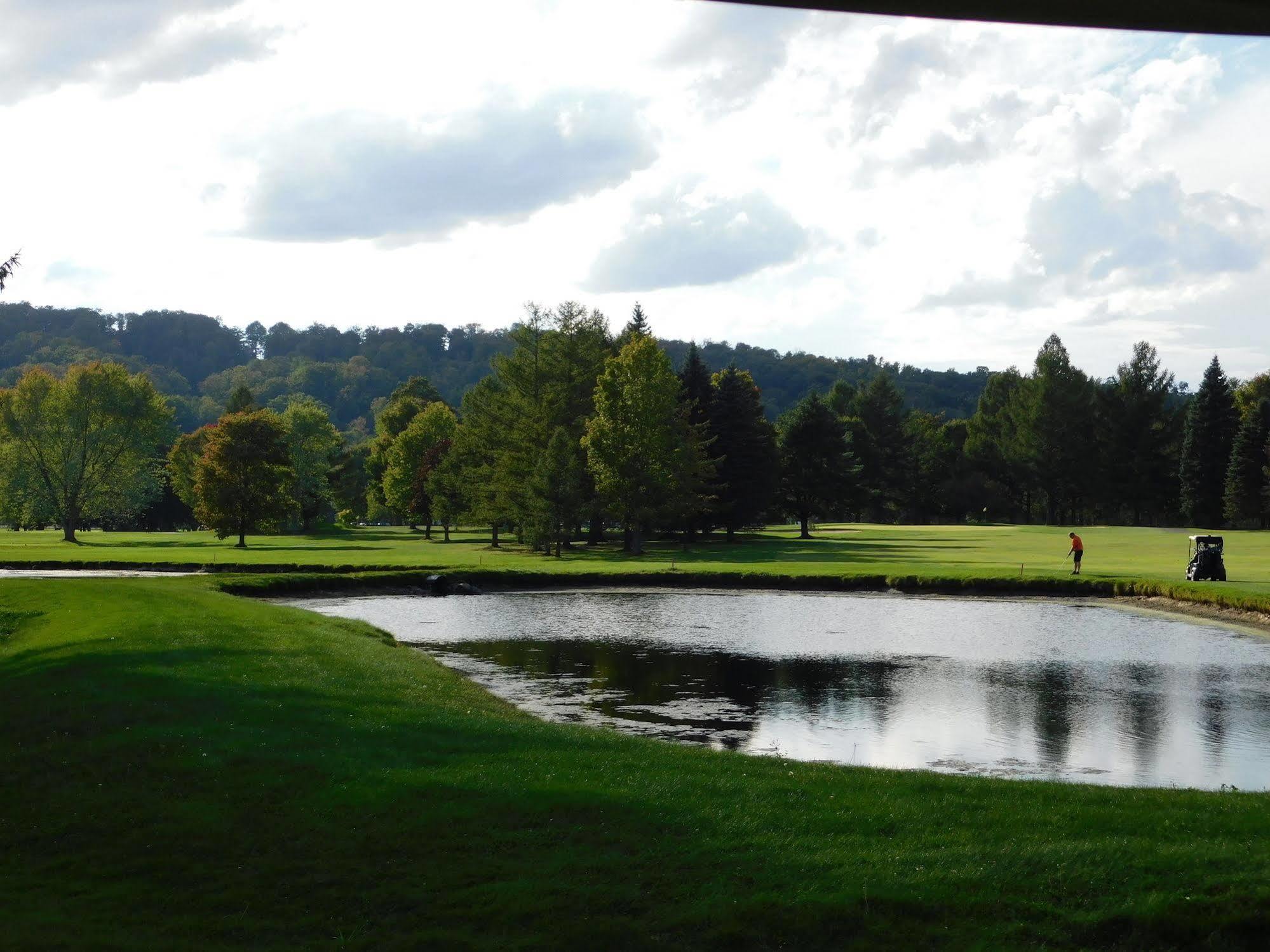 Fairway Suites At The Peak French Creek 外观 照片